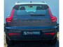 Volvo XC40 2.0 B3 Plus Black Edition MY 2026 - 20” Wielen - Adaptive Cruise Control - Harman Kardon Audio - Climate - R7C0 Interieur – Camera achter - PDC voor en achter - Power seats links met memory - Two Tone