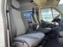Renault Master T35 2.3 dCi L3H3 5-Persoons Ideaal voor Camper!! BTW EN BPM VRIJ!! Airco Cruise controle Kastinrichting Trekhaak 2500kg Trekgewicht Schuifdeur Ruiten om hele auto Semi automaat Euro 6 Ex overheid