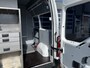 Renault Master T35 2.3 dCi L3H3 5-Persoons Ideaal voor Camper!! BTW EN BPM VRIJ!! Airco Cruise controle Kastinrichting Trekhaak 2500kg Trekgewicht Schuifdeur Ruiten om hele auto Semi automaat Euro 6 Ex overheid