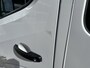 Renault Master T35 2.3 dCi L3H3 5-Persoons Ideaal voor Camper!! BTW EN BPM VRIJ!! Airco Cruise controle Kastinrichting Trekhaak 2500kg Trekgewicht Schuifdeur Ruiten om hele auto Semi automaat Euro 6 Ex overheid