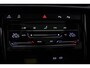 Volkswagen T-Roc R-Line 1.5 TSI 150pk DSG Automaat Panoramadak, Adaptive cruise control, Achteruitrijcamera, LED koplampen, Parkeersensoren, Airco, App connect