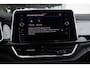 Volkswagen T-Roc 1.5 TSI R-Line 150PK / 110kW DSG, Trekhaak, R-Line in- en exterieur, ErgoActive bestuurdersstoel met massagefunctie, verwarmbare voorstoelen, achteruitrijcamera (Rear View), navigatie, elektrisch verstel-, verwarm- en inklapbare buitenspiegels, parkeerassistent (Park Assist), grootlichtassistent (Light Assist), LED plus koplampen, adaptieve cruise control (ACC), licht- & regensensor, 2-zone climatronic, draadloos Apple Carplay & Android Auto, ambiente verlichting, 17" 'Valencia' LMV, DAB+, parkeersensoren voor en achter (PDC)