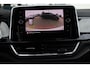 Volkswagen T-Roc 1.5 TSI R-Line 150PK / 110kW DSG, Trekhaak, R-Line in- en exterieur, ErgoActive bestuurdersstoel met massagefunctie, verwarmbare voorstoelen, achteruitrijcamera (Rear View), navigatie, elektrisch verstel-, verwarm- en inklapbare buitenspiegels, parkeerassistent (Park Assist), grootlichtassistent (Light Assist), LED plus koplampen, adaptieve cruise control (ACC), licht- & regensensor, 2-zone climatronic, draadloos Apple Carplay & Android Auto, ambiente verlichting, 17" 'Valencia' LMV, DAB+, parkeersensoren voor en achter (PDC)