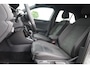 Volkswagen T-Roc 1.5 TSI R-Line 150PK / 110kW DSG, Trekhaak, R-Line in- en exterieur, ErgoActive bestuurdersstoel met massagefunctie, verwarmbare voorstoelen, achteruitrijcamera (Rear View), navigatie, elektrisch verstel-, verwarm- en inklapbare buitenspiegels, parkeerassistent (Park Assist), grootlichtassistent (Light Assist), LED plus koplampen, adaptieve cruise control (ACC), licht- & regensensor, 2-zone climatronic, draadloos Apple Carplay & Android Auto, ambiente verlichting, 17" 'Valencia' LMV, DAB+, parkeersensoren voor en achter (PDC)