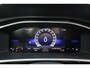 Volkswagen T-Roc 1.5 TSI R-Line 150PK / 110kW DSG, Trekhaak, R-Line in- en exterieur, ErgoActive bestuurdersstoel met massagefunctie, verwarmbare voorstoelen, achteruitrijcamera (Rear View), navigatie, elektrisch verstel-, verwarm- en inklapbare buitenspiegels, parkeerassistent (Park Assist), grootlichtassistent (Light Assist), LED plus koplampen, adaptieve cruise control (ACC), licht- & regensensor, 2-zone climatronic, draadloos Apple Carplay & Android Auto, ambiente verlichting, 17" 'Valencia' LMV, DAB+, parkeersensoren voor en achter (PDC)