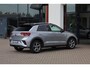 Volkswagen T-Roc 1.5 TSI R-Line 150PK / 110kW DSG, Trekhaak, R-Line in- en exterieur, ErgoActive bestuurdersstoel met massagefunctie, verwarmbare voorstoelen, achteruitrijcamera (Rear View), navigatie, elektrisch verstel-, verwarm- en inklapbare buitenspiegels, parkeerassistent (Park Assist), grootlichtassistent (Light Assist), LED plus koplampen, adaptieve cruise control (ACC), licht- & regensensor, 2-zone climatronic, draadloos Apple Carplay & Android Auto, ambiente verlichting, 17" 'Valencia' LMV, DAB+, parkeersensoren voor en achter (PDC)