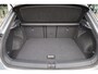 Volkswagen T-Roc 1.5 TSI R-Line 150PK / 110kW DSG, Trekhaak, R-Line in- en exterieur, ErgoActive bestuurdersstoel met massagefunctie, verwarmbare voorstoelen, achteruitrijcamera (Rear View), navigatie, elektrisch verstel-, verwarm- en inklapbare buitenspiegels, parkeerassistent (Park Assist), grootlichtassistent (Light Assist), LED plus koplampen, adaptieve cruise control (ACC), licht- & regensensor, 2-zone climatronic, draadloos Apple Carplay & Android Auto, ambiente verlichting, 17" 'Valencia' LMV, DAB+, parkeersensoren voor en achter (PDC)