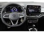 Volkswagen T-Roc 1.5 TSI R-Line 150PK / 110kW DSG, Trekhaak, R-Line in- en exterieur, ErgoActive bestuurdersstoel met massagefunctie, verwarmbare voorstoelen, achteruitrijcamera (Rear View), navigatie, elektrisch verstel-, verwarm- en inklapbare buitenspiegels, parkeerassistent (Park Assist), grootlichtassistent (Light Assist), LED plus koplampen, adaptieve cruise control (ACC), licht- & regensensor, 2-zone climatronic, draadloos Apple Carplay & Android Auto, ambiente verlichting, 17" 'Valencia' LMV, DAB+, parkeersensoren voor en achter (PDC)