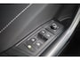 Volkswagen T-Roc 1.5 TSI R-Line 150PK / 110kW DSG, Trekhaak, R-Line in- en exterieur, ErgoActive bestuurdersstoel met massagefunctie, verwarmbare voorstoelen, achteruitrijcamera (Rear View), navigatie, elektrisch verstel-, verwarm- en inklapbare buitenspiegels, parkeerassistent (Park Assist), grootlichtassistent (Light Assist), LED plus koplampen, adaptieve cruise control (ACC), licht- & regensensor, 2-zone climatronic, draadloos Apple Carplay & Android Auto, ambiente verlichting, 17" 'Valencia' LMV, DAB+, parkeersensoren voor en achter (PDC)
