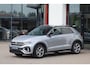 Volkswagen T-Roc 1.5 TSI R-Line 150PK / 110kW DSG, Trekhaak, R-Line in- en exterieur, ErgoActive bestuurdersstoel met massagefunctie, verwarmbare voorstoelen, achteruitrijcamera (Rear View), navigatie, elektrisch verstel-, verwarm- en inklapbare buitenspiegels, parkeerassistent (Park Assist), grootlichtassistent (Light Assist), LED plus koplampen, adaptieve cruise control (ACC), licht- & regensensor, 2-zone climatronic, draadloos Apple Carplay & Android Auto, ambiente verlichting, 17" 'Valencia' LMV, DAB+, parkeersensoren voor en achter (PDC)