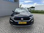 Volkswagen T-Roc 1.0 TSI Style Trekhaak LMV Airco ACC PDC voor en achterzijde