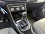 Volkswagen T-Roc 1.0 TSI Style Trekhaak LMV Airco ACC PDC voor en achterzijde