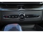Volvo XC60 T8 Recharge AWD Ultra Black Edition Exec. - Luchtvering - Panorama/schuifdak - IntelliSafe Assist & Surround - 360º Camera - Bowers & Wilkins audio - Adaptieve LED koplampen - Verwarmde voorstoelen, stuur & achterbank - Parkeersensoren voor & achter - Elektr. bedienb. voorstoelen met geheugen - Draadloze tel. lader - Extra getint glas - 22' LMV