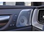 Volvo XC60 T8 Recharge AWD Ultra Black Edition Exec. - Luchtvering - Panorama/schuifdak - IntelliSafe Assist & Surround - 360º Camera - Bowers & Wilkins audio - Adaptieve LED koplampen - Verwarmde voorstoelen, stuur & achterbank - Parkeersensoren voor & achter - Elektr. bedienb. voorstoelen met geheugen - Draadloze tel. lader - Extra getint glas - 22' LMV