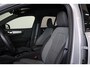 Volvo XC40 B3 Plus Dark - IntelliSafe Assist & Surround - 360º Camera - Harman/Kardon audio - Verwarmde voorstoelen, stuur & achterbank - Parkeersensoren voor & achter - Elektr. bedienb. voorstoelen met geheugen links - Draadloze tel. lader - Standkachel - Extra getint glas - Inklapbare trekhaak - 18' LMV