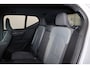 Volvo XC40 B3 Plus Dark - IntelliSafe Assist & Surround - 360º Camera - Harman/Kardon audio - Verwarmde voorstoelen, stuur & achterbank - Parkeersensoren voor & achter - Elektr. bedienb. voorstoelen met geheugen links - Draadloze tel. lader - Standkachel - Extra getint glas - Inklapbare trekhaak - 18' LMV