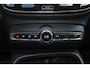 Volvo XC40 B3 Plus Dark - IntelliSafe Assist & Surround - 360º Camera - Harman/Kardon audio - Verwarmde voorstoelen, stuur & achterbank - Parkeersensoren voor & achter - Elektr. bedienb. voorstoelen met geheugen links - Draadloze tel. lader - Standkachel - Extra getint glas - Inklapbare trekhaak - 18' LMV