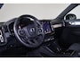 Volvo XC40 B3 Plus Dark - IntelliSafe Assist & Surround - 360º Camera - Harman/Kardon audio - Verwarmde voorstoelen, stuur & achterbank - Parkeersensoren voor & achter - Elektr. bedienb. voorstoelen met geheugen links - Draadloze tel. lader - Standkachel - Extra getint glas - Inklapbare trekhaak - 18' LMV