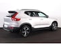 Volvo XC40 B3 Plus Dark - IntelliSafe Assist & Surround - 360º Camera - Harman/Kardon audio - Verwarmde voorstoelen, stuur & achterbank - Parkeersensoren voor & achter - Elektr. bedienb. voorstoelen met geheugen links - Draadloze tel. lader - Standkachel - Extra getint glas - Inklapbare trekhaak - 18' LMV