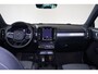 Volvo XC40 B3 Plus Dark - IntelliSafe Assist & Surround - 360º Camera - Harman/Kardon audio - Verwarmde voorstoelen, stuur & achterbank - Parkeersensoren voor & achter - Elektr. bedienb. voorstoelen met geheugen links - Draadloze tel. lader - Standkachel - Extra getint glas - Inklapbare trekhaak - 18' LMV