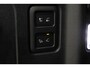 Land Rover Defender 2.0 P300e 110 X | FACELIFT | ClearSight | Meridian Surround | Trekhaak | Luchtvering | Koelbox | Panoramadak | 22 Inch