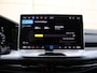 Volkswagen Golf 1.5 eHybrid Style Edition 204PK DSG | Led | Led Matrix | Trekhaak | Camera | Navigatie | Side assist | Head-up display