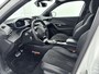 Peugeot e-2008 EV GT Pack 50 kWh | Dodehoek detectie | Alcantara stoelen | Camera | Navigatie | Interieur verlichting |SOH 96%