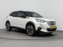 Peugeot e-2008 EV GT Pack 50 kWh | Dodehoek detectie | Alcantara stoelen | Camera | Navigatie | Interieur verlichting |