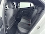 Peugeot e-2008 EV GT Pack 50 kWh | Dodehoek detectie | Alcantara stoelen | Camera | Navigatie | Interieur verlichting |