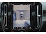 Volvo EX40 Extended Range Plus 82 kWh - IntelliSafe Assist & Surround - 360º Camera - Verwarmde voorstoelen, stuur & achterbank - Parkeersensoren voor & achter - Elektr. bedienb. bestuurdersstoel met geheugen - Draadloze tel. lader - Warmtepomp - Extra getint glas - Inklapbare trekhaak - 19' LMV