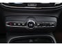 Volvo EX40 Extended Range Plus 82 kWh - IntelliSafe Assist & Surround - 360º Camera - Verwarmde voorstoelen, stuur & achterbank - Parkeersensoren voor & achter - Elektr. bedienb. bestuurdersstoel met geheugen - Draadloze tel. lader - Warmtepomp - Extra getint glas - Inklapbare trekhaak - 19' LMV