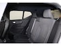 Volvo EX40 Extended Range Plus 82 kWh - IntelliSafe Assist & Surround - 360º Camera - Verwarmde voorstoelen, stuur & achterbank - Parkeersensoren voor & achter - Elektr. bedienb. bestuurdersstoel met geheugen - Draadloze tel. lader - Warmtepomp - Extra getint glas - Inklapbare trekhaak - 19' LMV