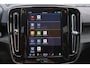 Volvo EX40 Extended Range Plus 82 kWh - IntelliSafe Assist & Surround - 360º Camera - Verwarmde voorstoelen, stuur & achterbank - Parkeersensoren voor & achter - Elektr. bedienb. bestuurdersstoel met geheugen - Draadloze tel. lader - Warmtepomp - Extra getint glas - Inklapbare trekhaak - 19' LMV