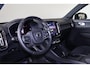 Volvo EX40 Extended Range Plus 82 kWh - IntelliSafe Assist & Surround - 360º Camera - Verwarmde voorstoelen, stuur & achterbank - Parkeersensoren voor & achter - Elektr. bedienb. bestuurdersstoel met geheugen - Draadloze tel. lader - Warmtepomp - Extra getint glas - Inklapbare trekhaak - 19' LMV