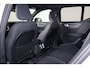Volvo EX40 Extended Range Plus 82 kWh - IntelliSafe Assist & Surround - 360º Camera - Verwarmde voorstoelen, stuur & achterbank - Parkeersensoren voor & achter - Elektr. bedienb. bestuurdersstoel met geheugen - Draadloze tel. lader - Warmtepomp - Extra getint glas - Inklapbare trekhaak - 19' LMV