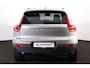Volvo EX40 Extended Range Plus 82 kWh - IntelliSafe Assist & Surround - 360º Camera - Verwarmde voorstoelen, stuur & achterbank - Parkeersensoren voor & achter - Elektr. bedienb. bestuurdersstoel met geheugen - Draadloze tel. lader - Warmtepomp - Extra getint glas - Inklapbare trekhaak - 19' LMV