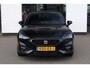 SEAT Leon Sportstourer 1.5 TSI e-Hybrid FR Business Dodehoekdetectie (side assist), achteruitrijcamera (rear view), parkeersensoren voor en achter (pdc), keyless start & entry, Apple Carplay & Android Auto, elektrische achterklep met sensorsturing, verwarmbare voorstoelen, verwarmbaar multifunctioneel lederen stuurwiel, adaptieve cruise control (acc), DAB+, draadloze telefoonlader, elektrisch verstel-, verwarm- en inklapbare buitenspiegels etc.