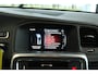 Volvo V60 Cross Country 2.0 T5 Summum | Harman/Kardon audio | Schuif/kantel dak | Adaptieve cruise control | Achteruitrijcamera | Standkachel | Afneembare trekhaak | DAB radio | Geïntegreerde kinderzitjes achterbank |