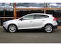 Volvo V40 Cross Country T3 Geartronic | Trekhaak 1500 kg | Standkachel | Volvo On Call | Camera