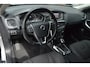 Volvo V40 Cross Country T3 Geartronic | Camera | Trekhaak 1500 kg | Standkachel | Volvo On Call | Stoelverwarming |