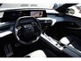Peugeot 3008 1.6 plug-in Hybrid 195 GT Exclusive | Panorama/schuifdak | Lederen bekleding | Trekhaak | Focal | Massage | 20 Inch | NL auto |