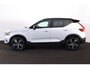 Volvo XC40 T5 Recharge R-Design - Panorama/schuifdak - IntelliSafe Surround - 360º Camera - Harman/Kardon audio - Verwarmde voorstoelen & stuur - Parkeersensoren voor & achter - Cruise control - Volvo On Call - 19' LMV