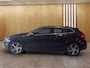 Volvo V40 1.6 T2 Momentum | Navigatie | Trekhaak | Bluetooth telefoonverbinding | DAB | Lichtmetalen velgen |