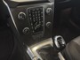 Volvo V40 1.6 T2 Momentum | Navigatie | Trekhaak | Bluetooth telefoonverbinding | DAB | Lichtmetalen velgen |