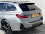 BMW 3-Serie Touring 330e xDrive 292 pk / Dealer onderhouden / Accu SoH 92 % / M-Sport / XDrive / Elektrische trekhaak 1.500 kg / Leer / Elektrische klep / Apple Carplay Android / 19" LM wielen / 17" Winterwielen set inclusief /