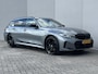 BMW 3-Serie Touring 330e xDrive 292 pk / Dealer onderhouden / Accu SoH 92 % / M-Sport / XDrive / Elektrische trekhaak 1.500 kg / Leer / Elektrische klep / Apple Carplay Android / 19" LM wielen / 17" Winterwielen set inclusief /