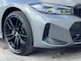 BMW 3-Serie Touring 330e xDrive 292 pk / Dealer onderhouden / Accu SoH 92 % / M-Sport / XDrive / Elektrische trekhaak 1.500 kg / Leer / Elektrische klep / Apple Carplay Android / 19" LM wielen / 17" Winterwielen set inclusief /