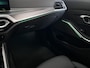 BMW 3-Serie Touring 330e xDrive 292 pk / Dealer onderhouden / Accu SoH 92 % / M-Sport / XDrive / Elektrische trekhaak 1.500 kg / Leer / Elektrische klep / Apple Carplay Android / 19" LM wielen / 17" Winterwielen set inclusief /