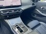 BMW 3-Serie Touring 330e xDrive 292 pk / Dealer onderhouden / Accu SoH 92 % / M-Sport / XDrive / Elektrische trekhaak 1.500 kg / Leer / Elektrische klep / Apple Carplay Android / 19" LM wielen / 17" Winterwielen set inclusief /