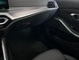 BMW 3-Serie Touring 330e xDrive 292 pk / Dealer onderhouden / Accu SoH 92 % / M-Sport / XDrive / Elektrische trekhaak 1.500 kg / Leer / Elektrische klep / Apple Carplay Android / 19" LM wielen / 17" Winterwielen set inclusief /